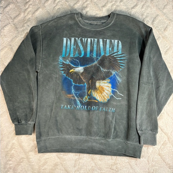 Tops - Graphic crewneck fits medium